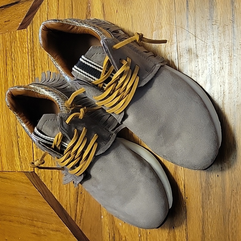 SHUSHOP Pepa Tan fringe sneakers Size 8
